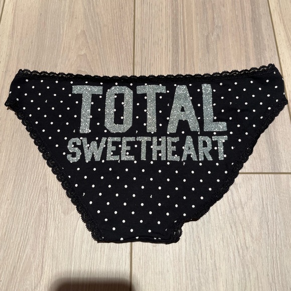 Set of 3 sexy NWOT festive women’s panties Medium 6 Victoria Secret, Aerie & H&M - Picture 2 of 10